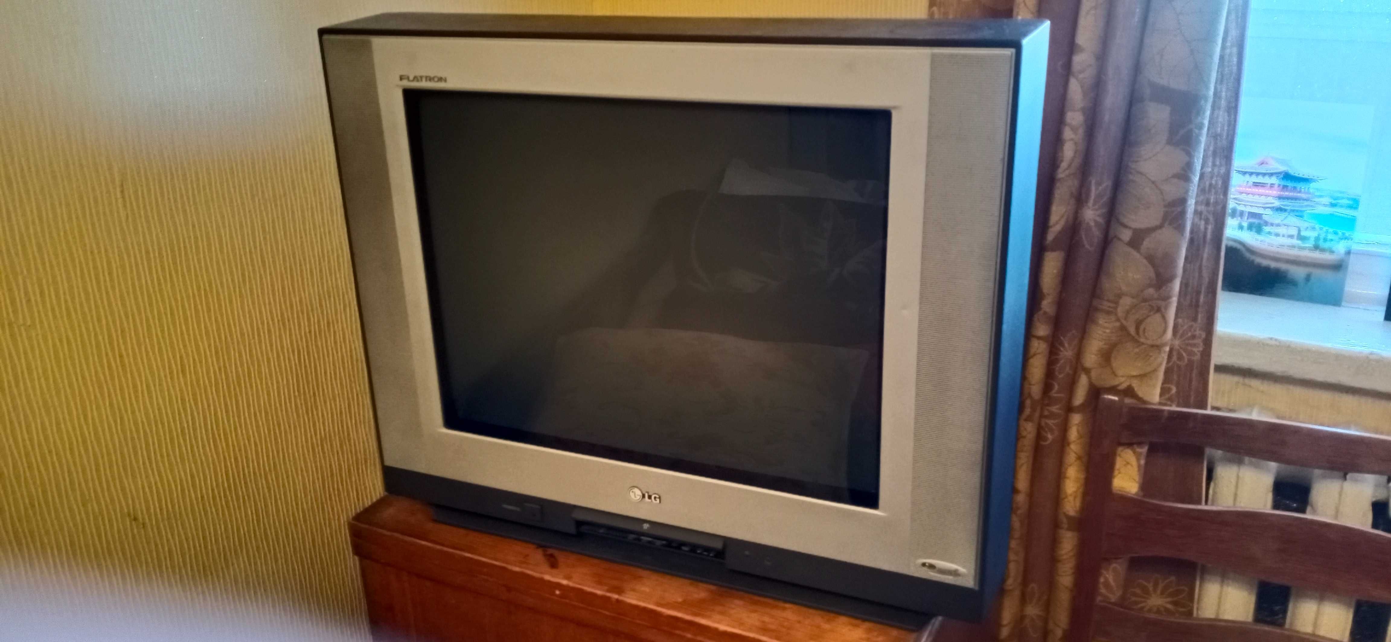 Телевизор  LG FLATRON плоский экран