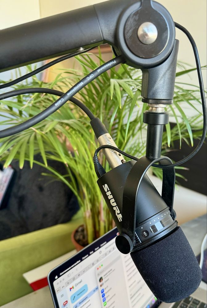 Shure MV7K podcast KIT- Mikrofon dynamiczny do podcastów  + statyw