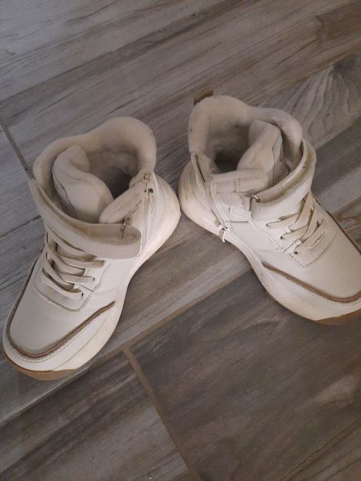 Дитяче взуття для дівчинки