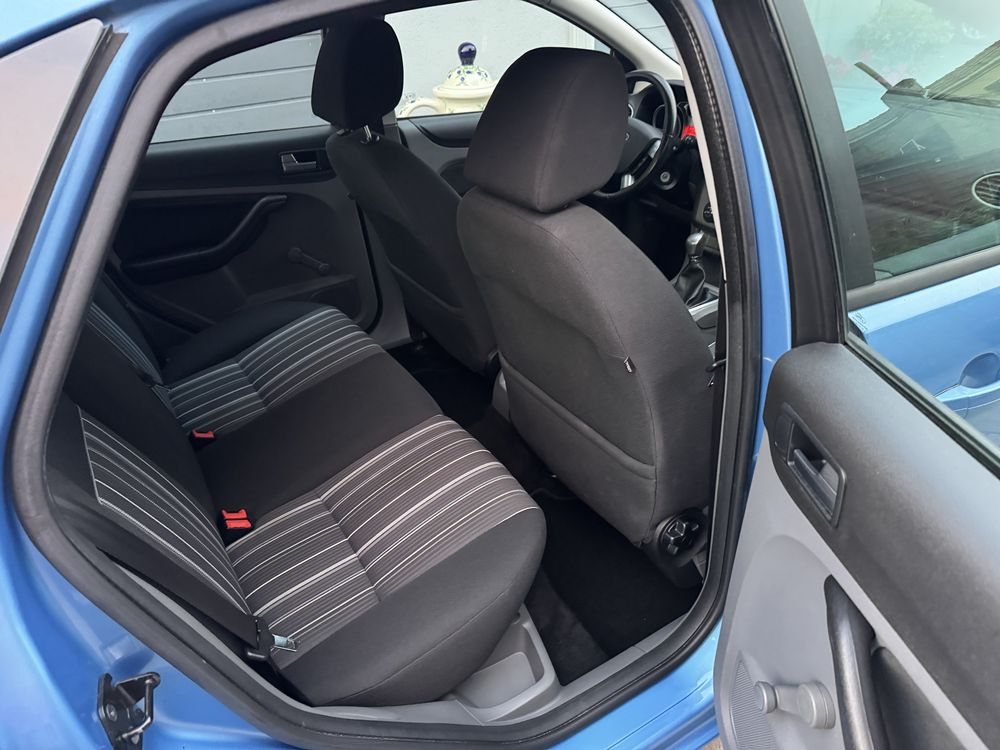 Ford Focus 1.6 101 KM sprowadzony 2009 zarejestrowany klimatronic TUV