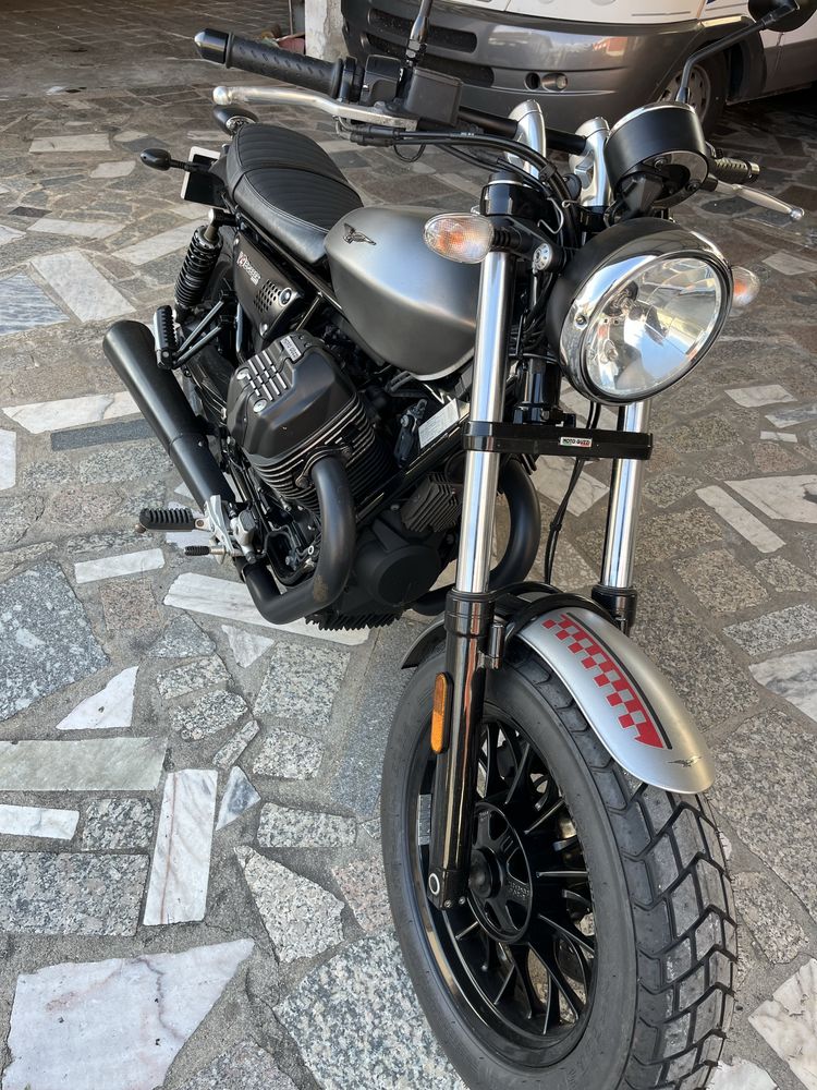 Moto Guzzi v9 Bobber