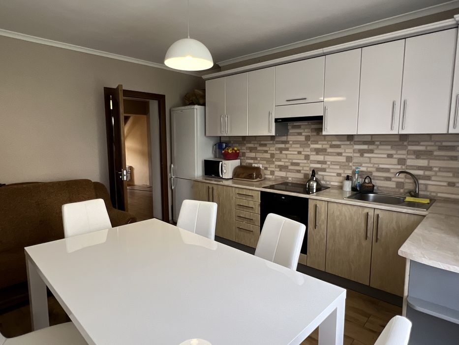 Продам чудовий новий будинок з ремонтом в затишному місці!