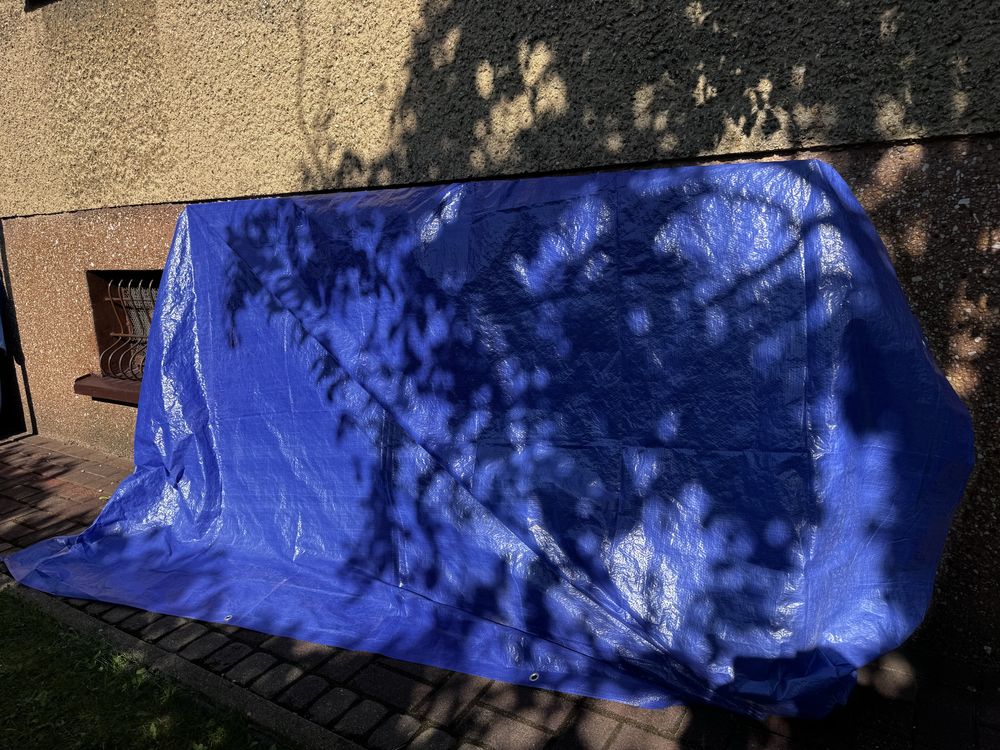 Solidna brama garażowa z ramą i zamkami