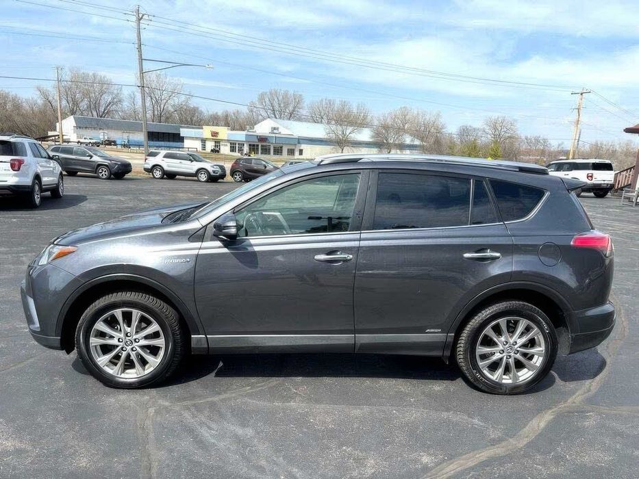 Toyota RAV4 Hybrid Limited      2017