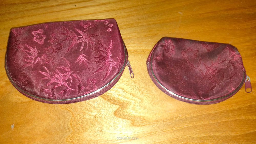 Dwie kosmetyczki stan bdb