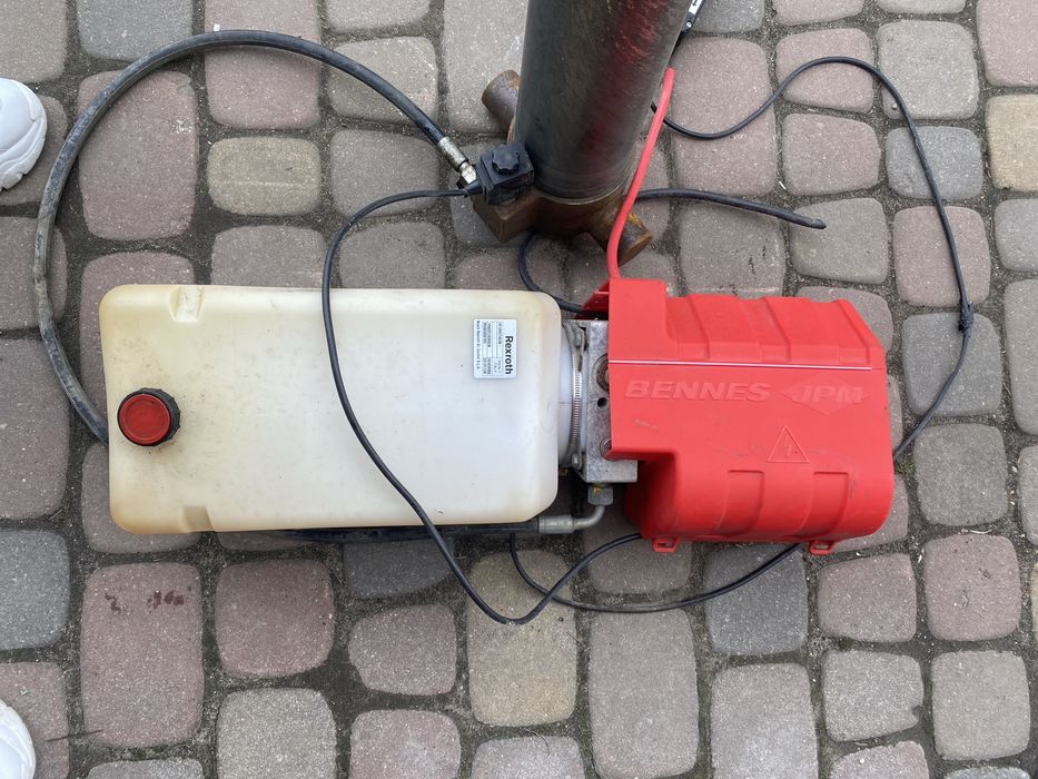 Wywrot pompa z siłownikiem Iveco