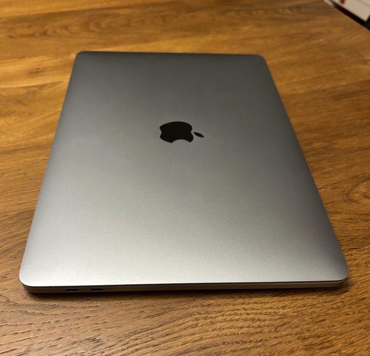 Macbook Pro 13, rok 2020, Intel i5, 16gb, 512 ssd, retina