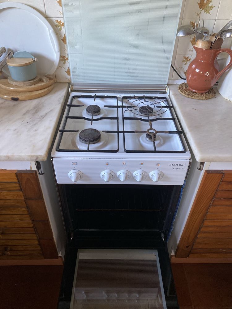 Vendo Fogão, torradeira, microndas e 2 televisores usados