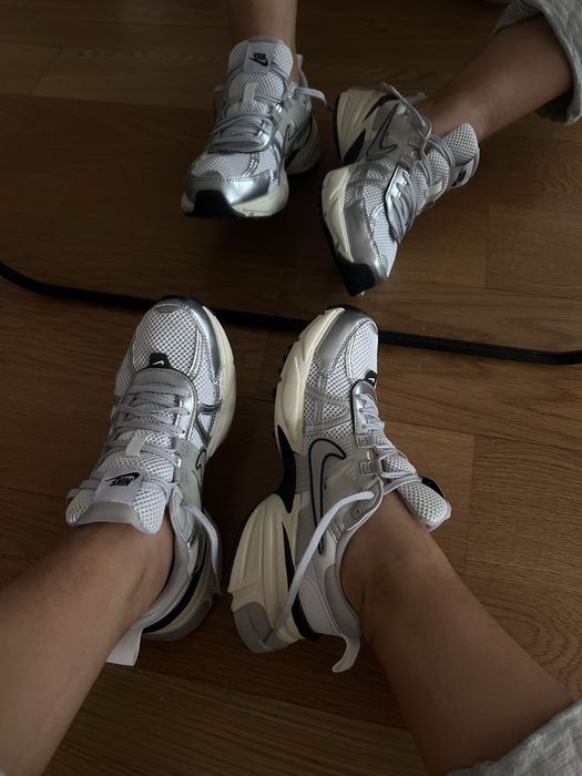 Tênis Nike V2K Run, tamanho 39
