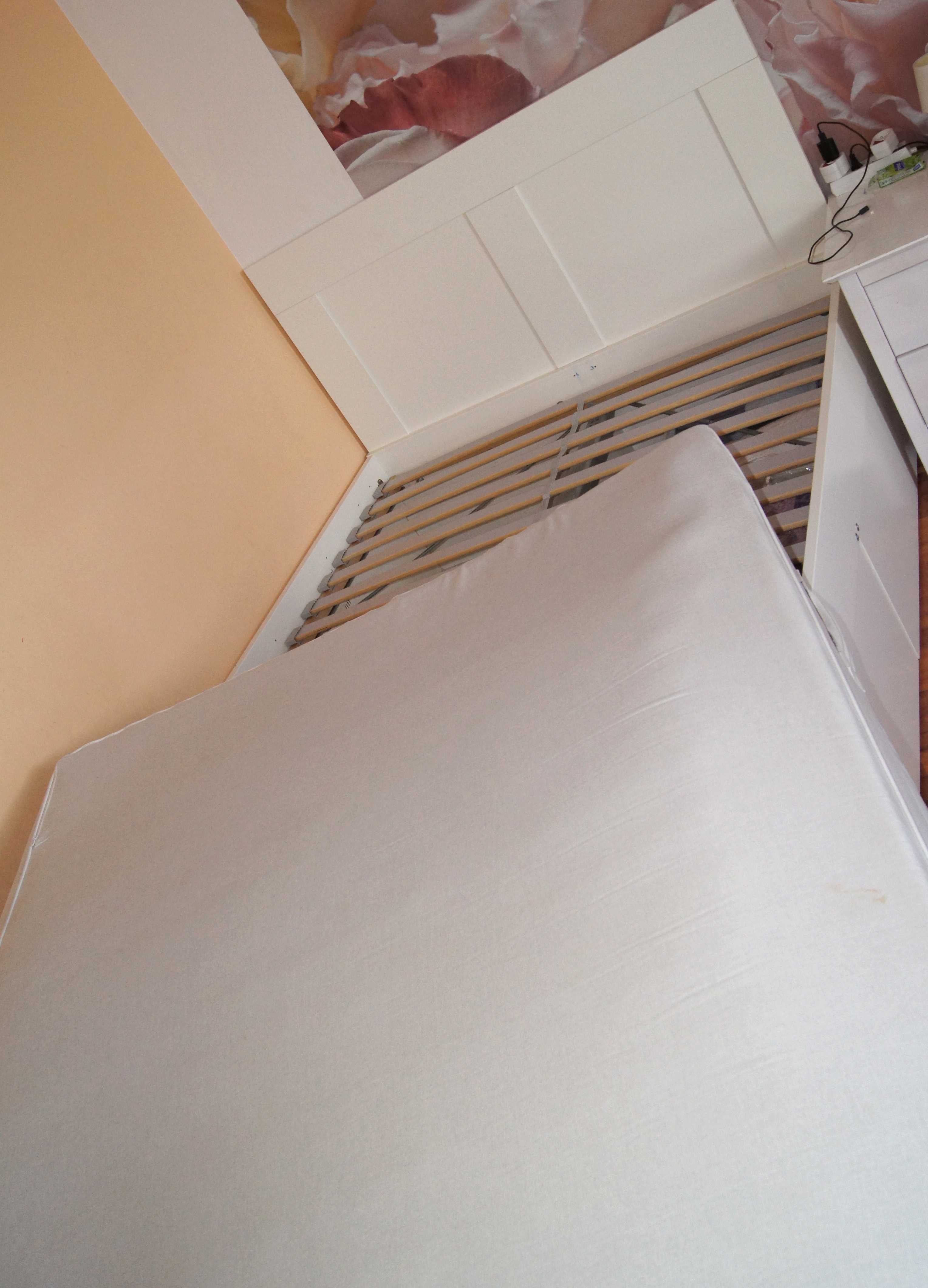Używane  Łóżko  140 x 200  IKEA  BRIMNES z materacem i zagłówkiem