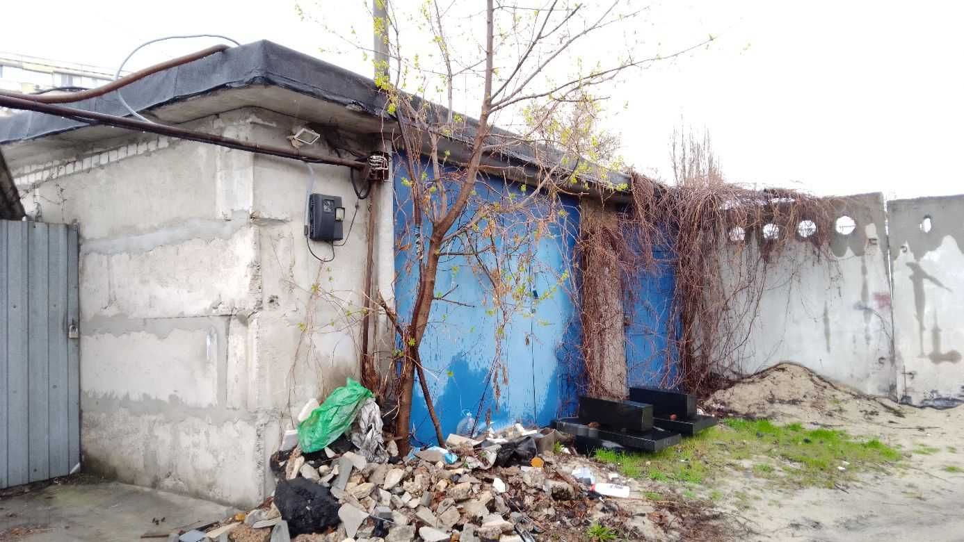 Березняки. Продам діючий автомагазин по фасаду Березняківській, 15-А.