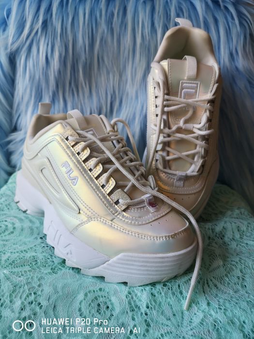 Ténis FILA holográfico N.37