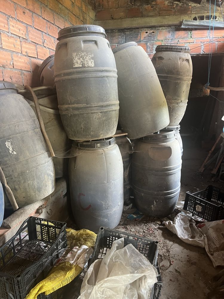 Barricas 200 litros com tampa de rosca
