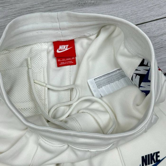 Спортивные штаны Nike Taped Pants спортивні штани найк теч фліс tech