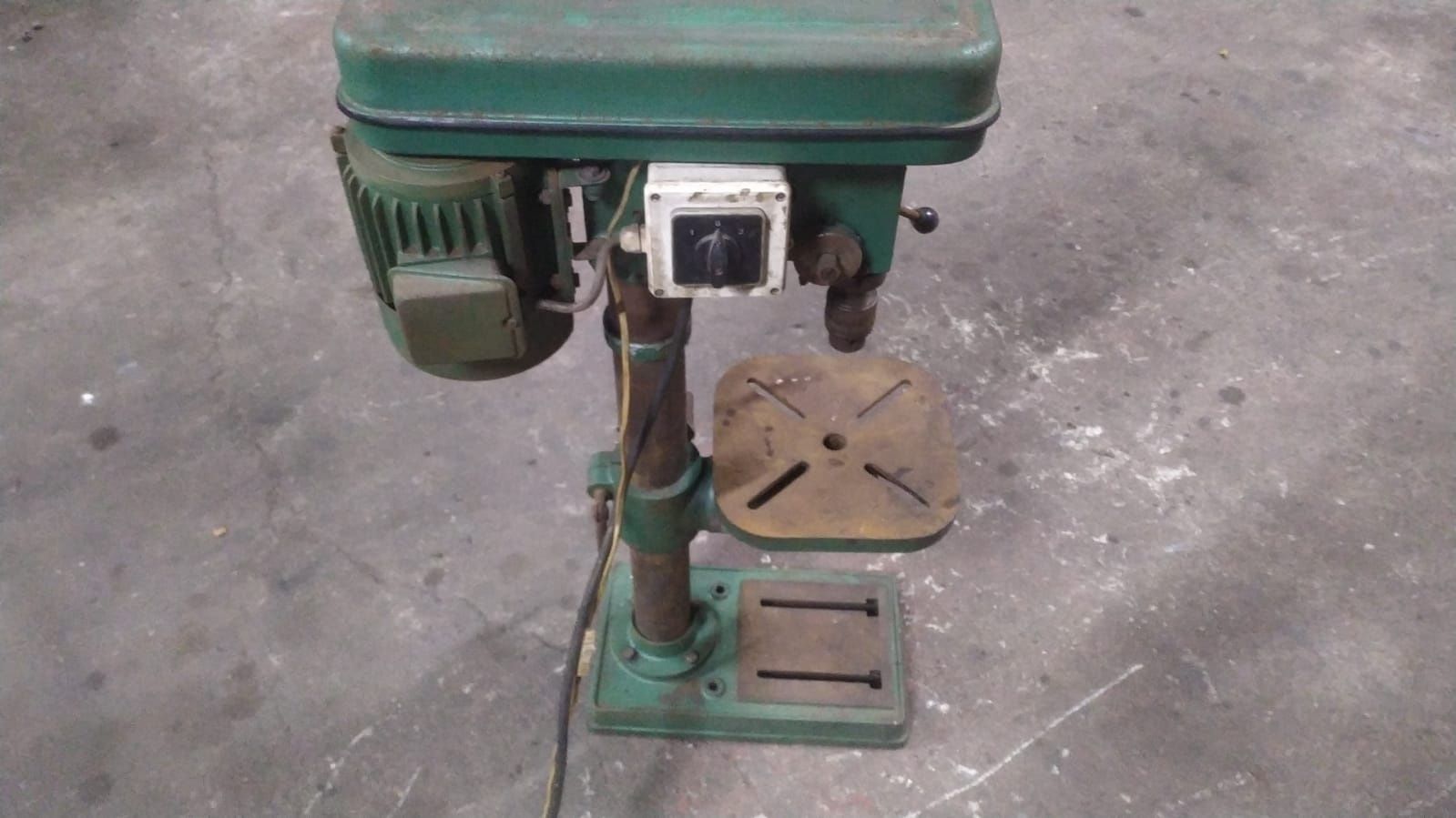 Maquina de furar de coluna