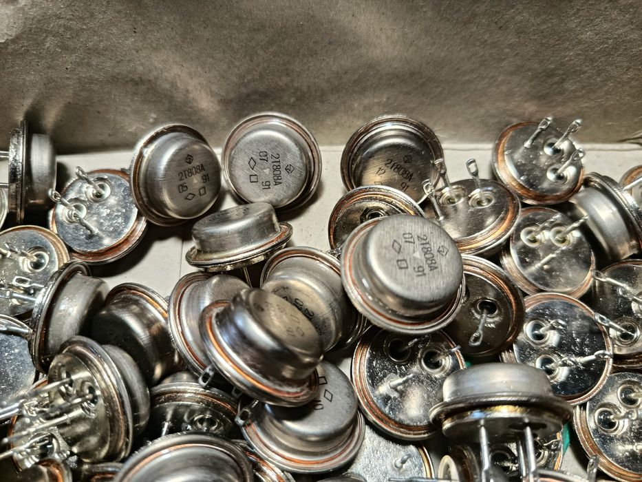 Продам транзисторы 2Т808А, КТ808А, новые