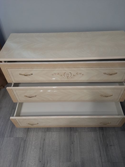 Продається комплект у спальню