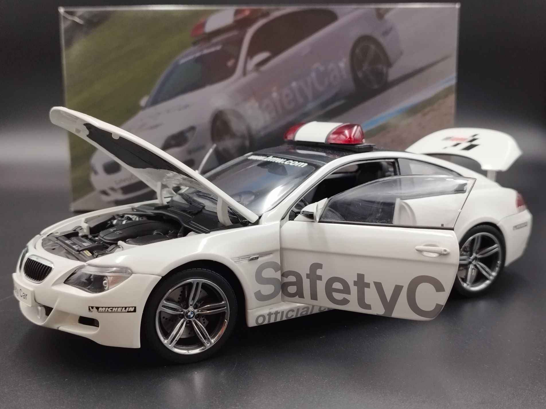 1:18 Kyosho BMW M6 Moto GP 2006 Safety Car Model uszkodzony