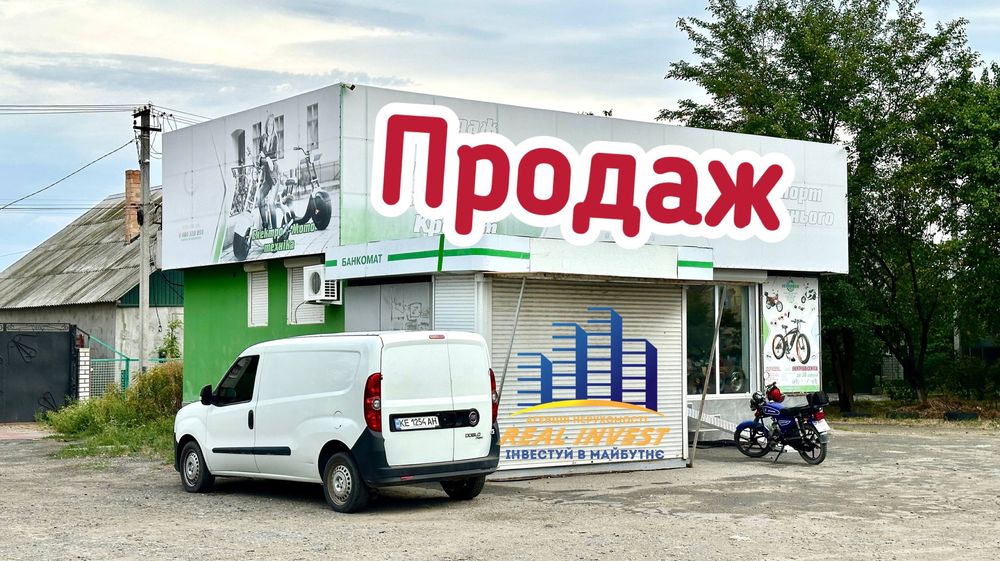 Поодам приміщення