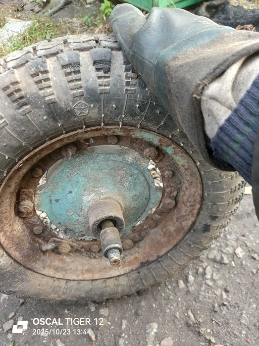 Продам переднее колесо в сборе  от Мото  Муравья