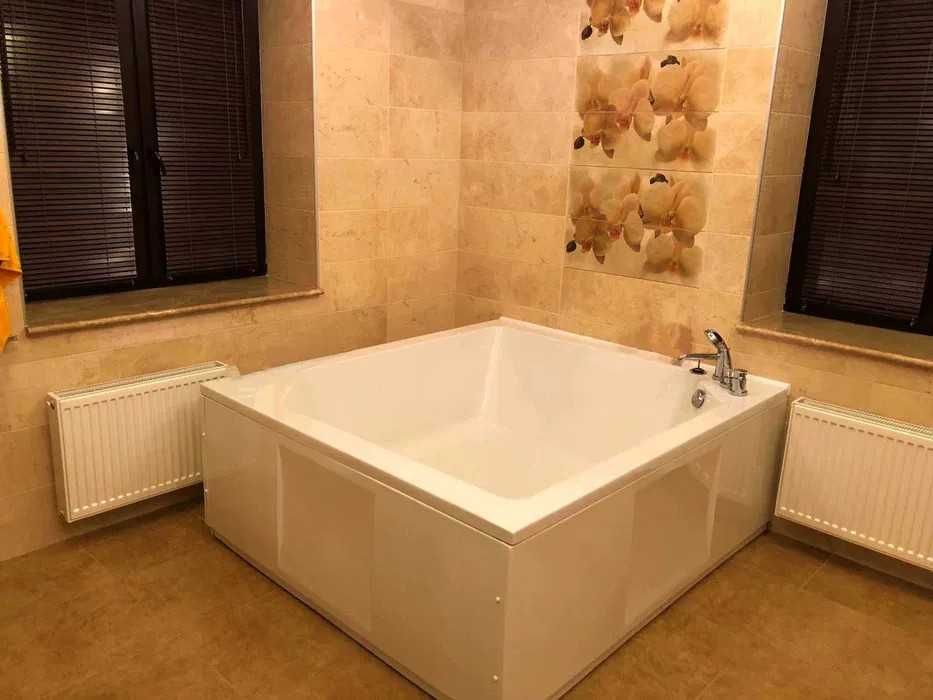 Сучасний особняк із повною обстановкою в сосновому лісі!