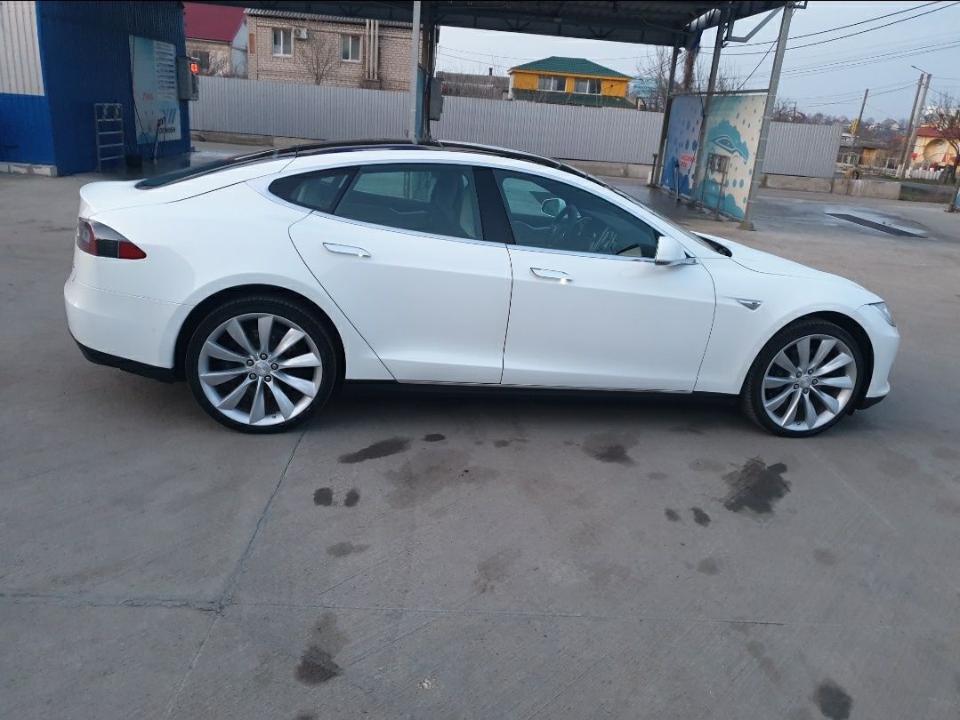 Tesla Model S 85D 4WD 2015 Белая! Новая!