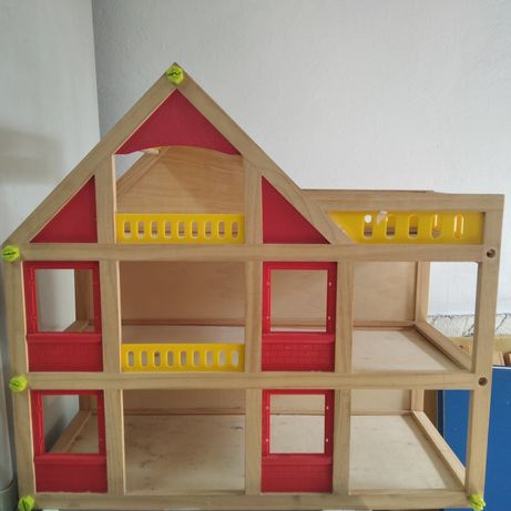 Drewniany, solidny domek dla lalek