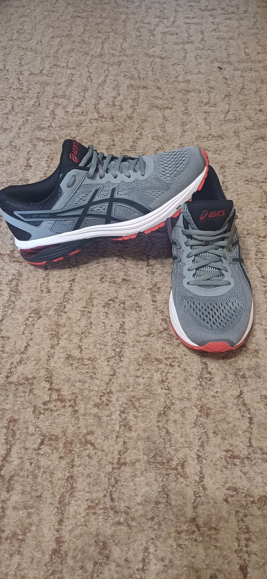 Чоловічі кросівки для бігу ASICS, розмір 42,5