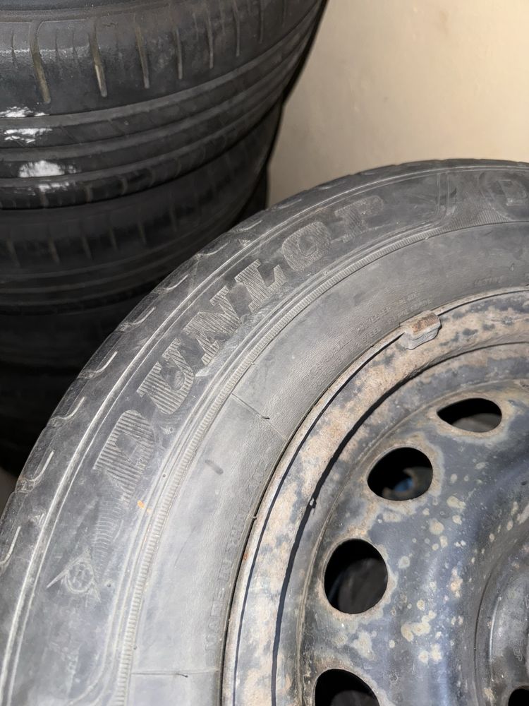 2 колеса з дисками Dunlop 175/70 R13