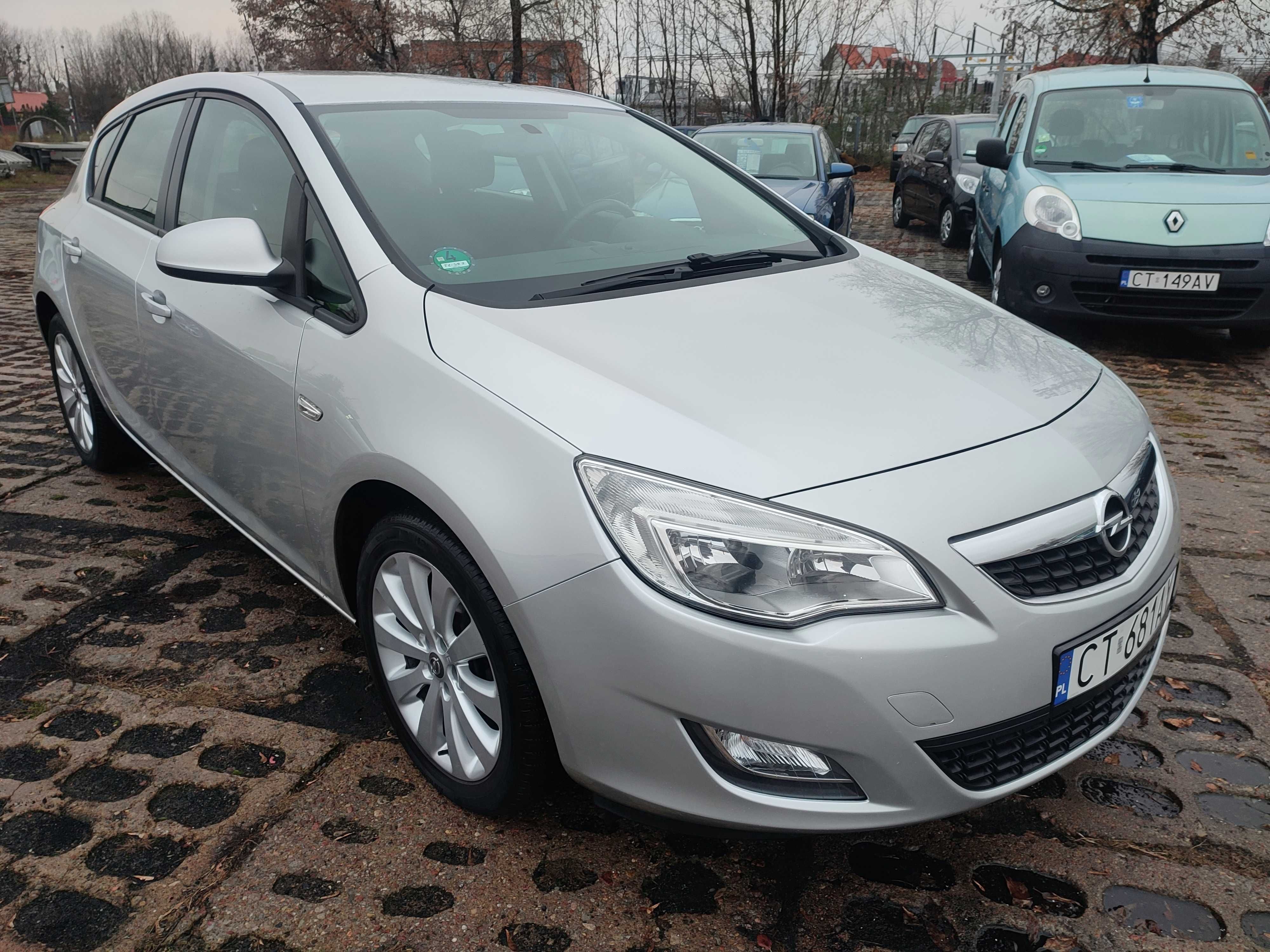 Opel ASTRA IV 4 J 2010 rok 1,6 benzyna 116 kM 5 drzwi KLIMA zarejestro