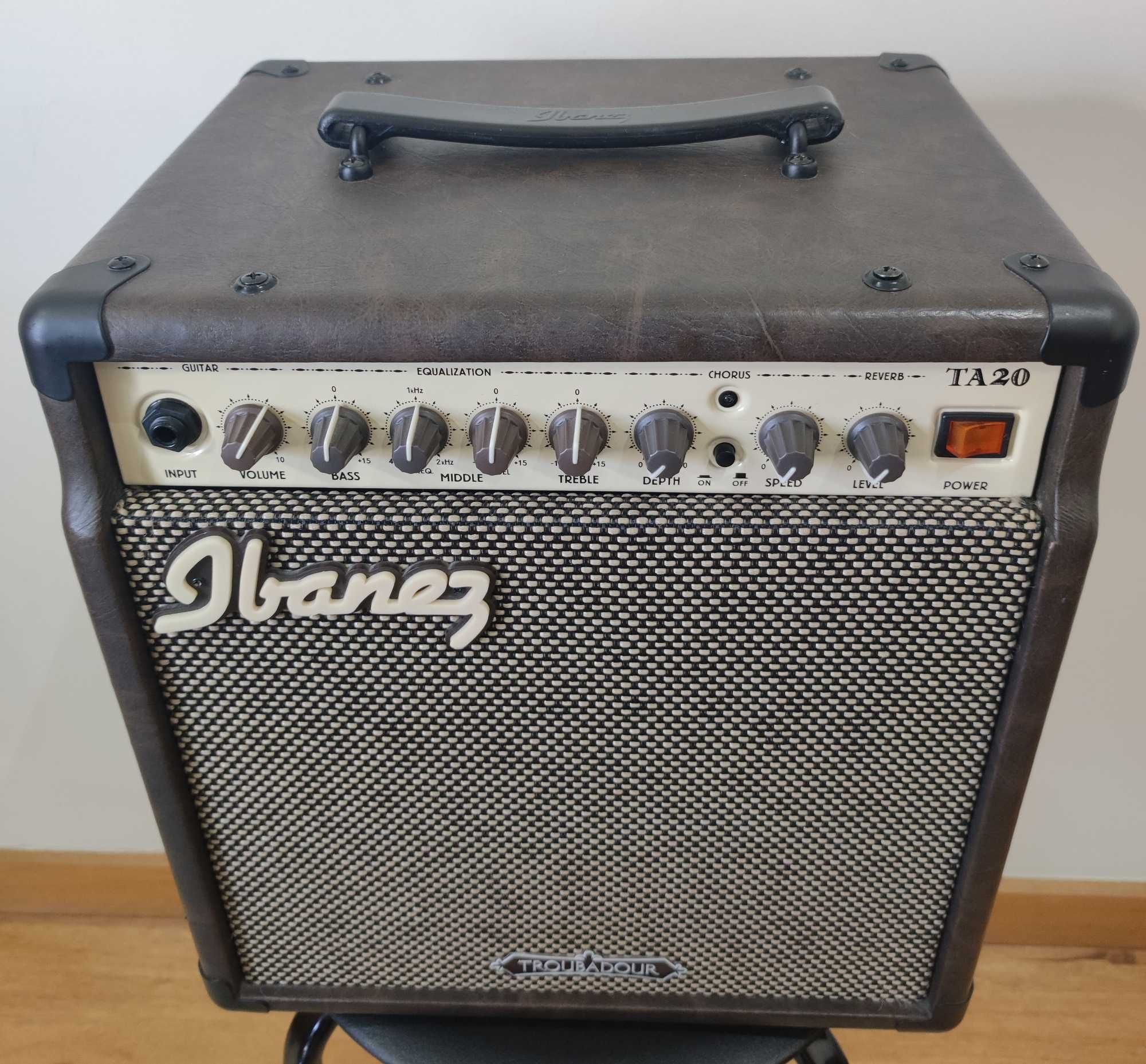 Amplificador Ibanez 20W para guitarra acústica