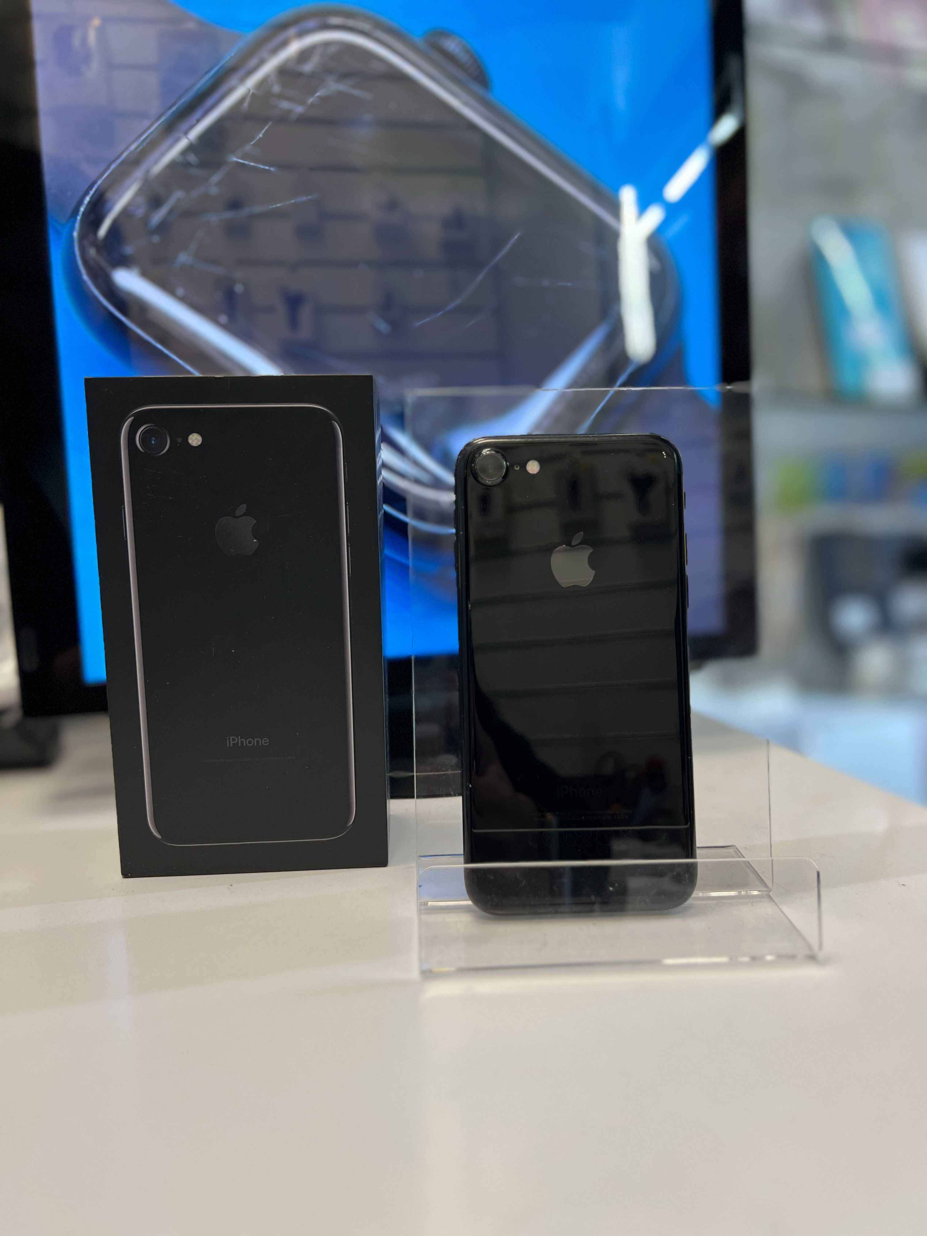 Smartfon Apple iPhone 7 2 / 128GB Jet Black