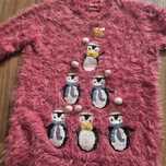 Sweter z pingwinkami 104 cm