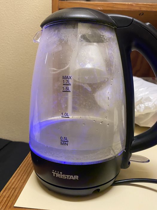 Chaleira Elétrica Tristar 1.7L – Bom Estado
