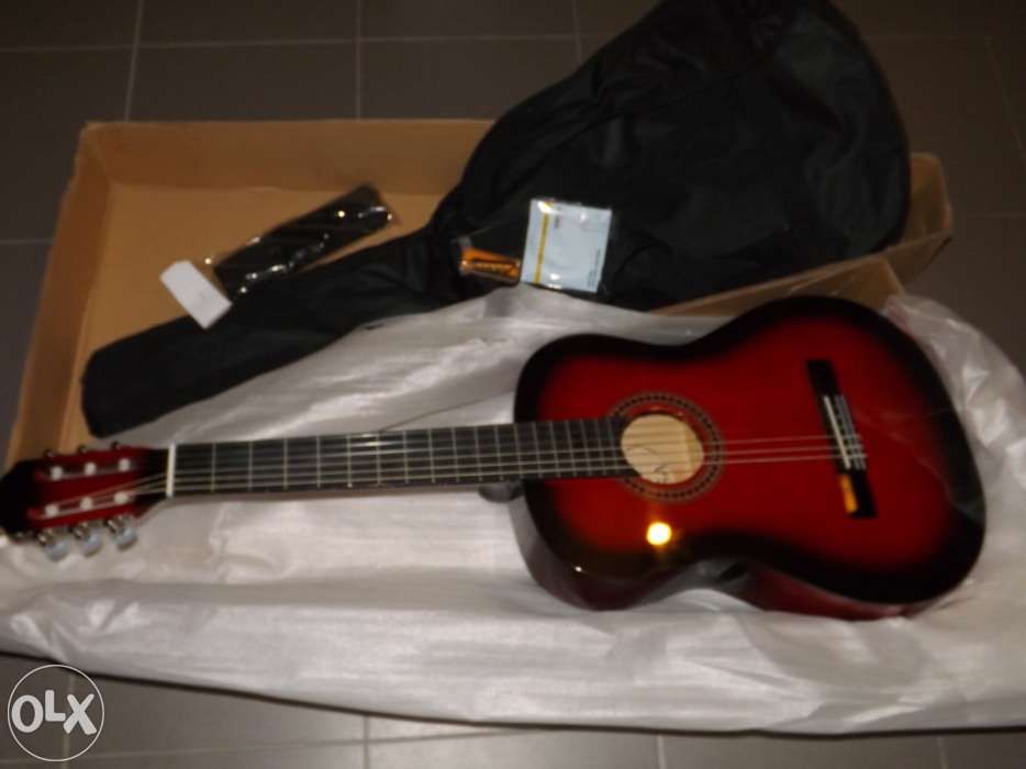 Guitarra clássica 4/4 vermelha e set