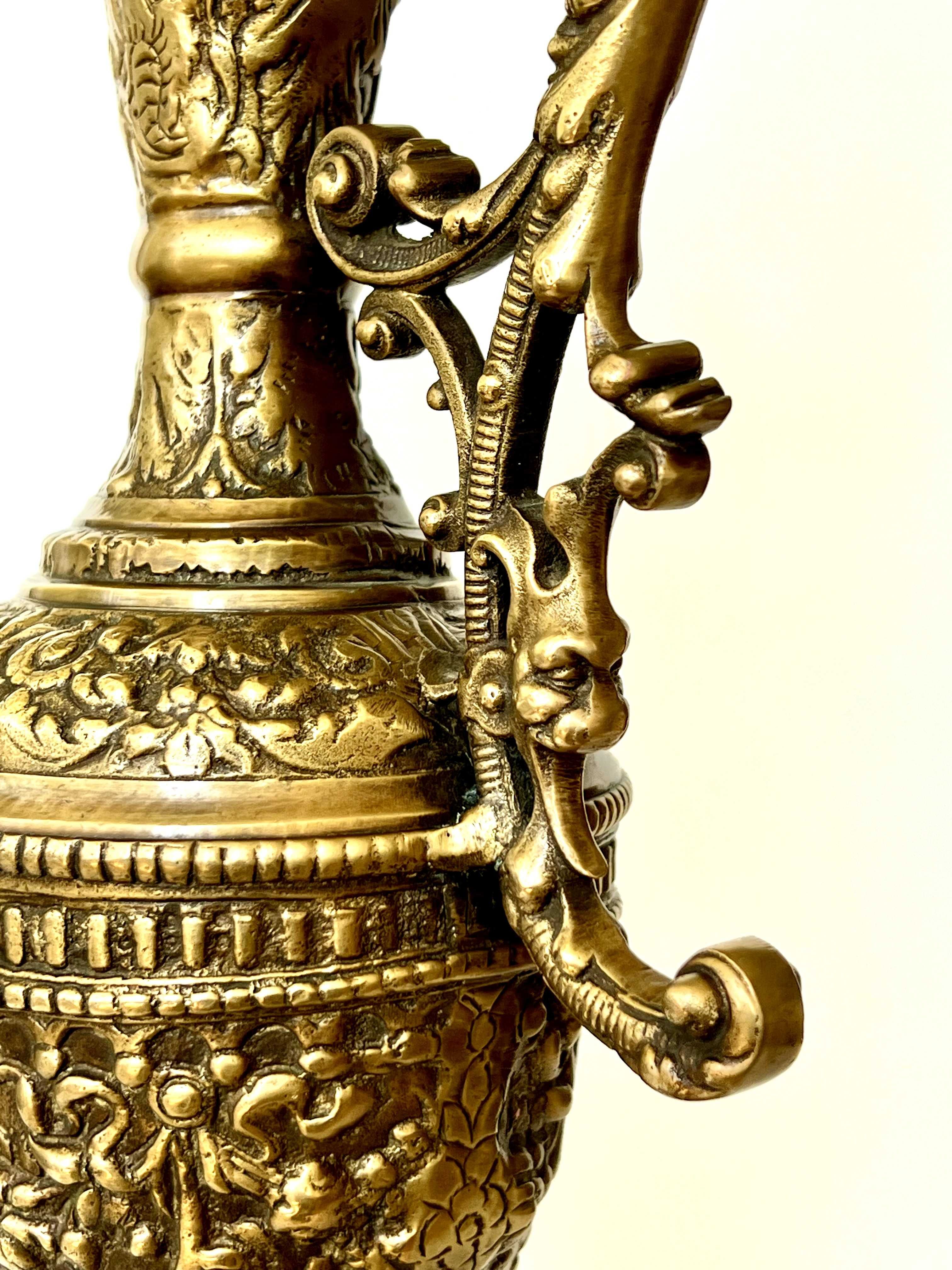 Старовинний кубок ваза мідь (бронза) з ангелом на вирізьбленій ручці