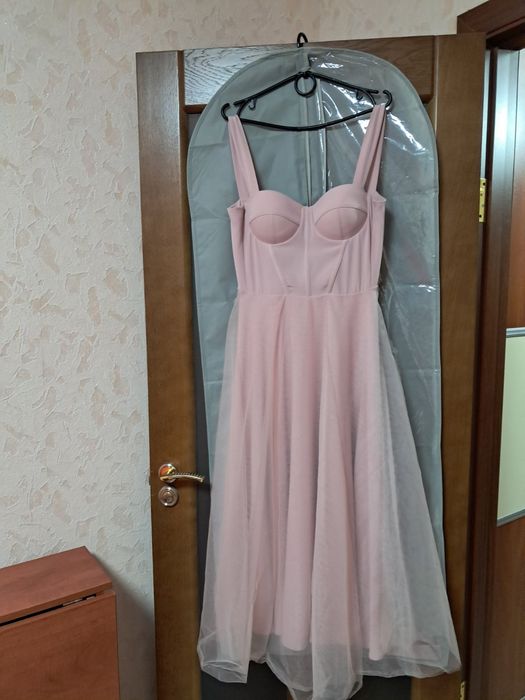 Плаття на випускний.