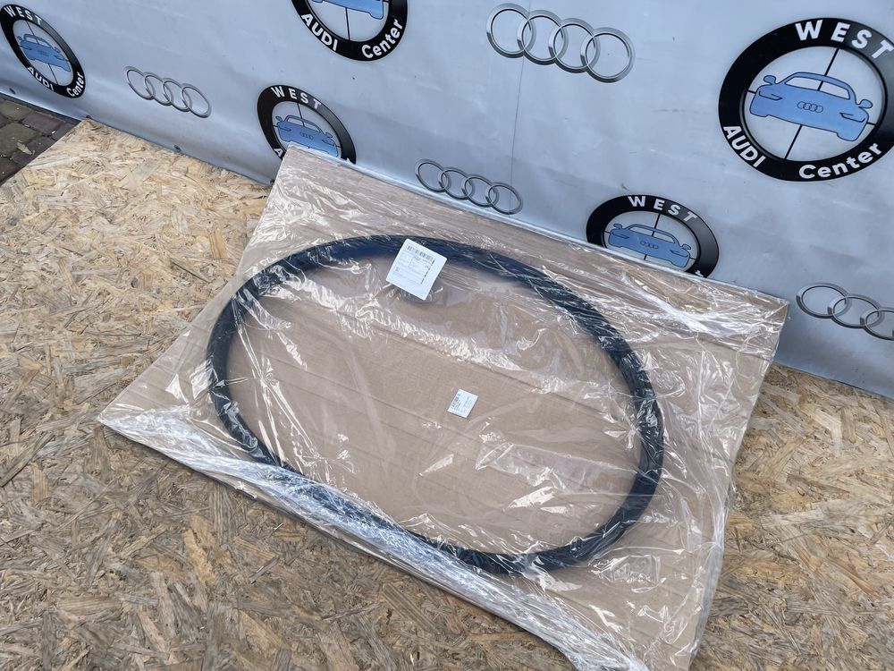 Ущільнювач під капот Audi E Tron GT уплотнітєль капота ауді е трон гт