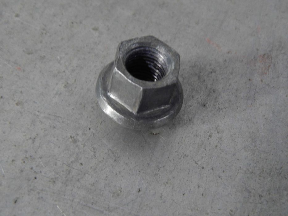 nakrętka nakrętki koła mercedes mb 100 20 sztuk