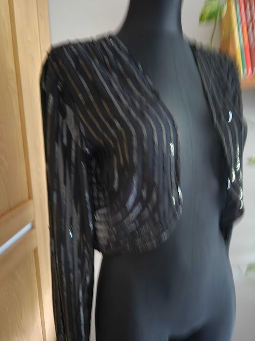 Czarna narzutka z cekinami z wiskozy rozmiar 36-40