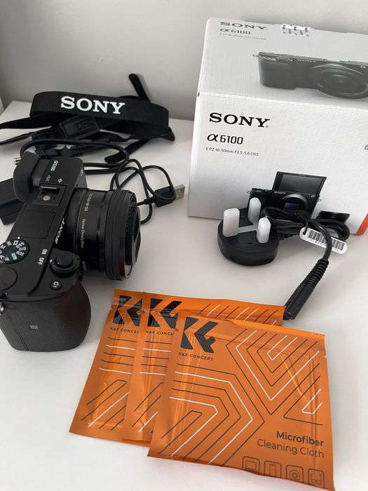 Sony a6100 + 16-50mm + karta pamięci + 3 chusteczki