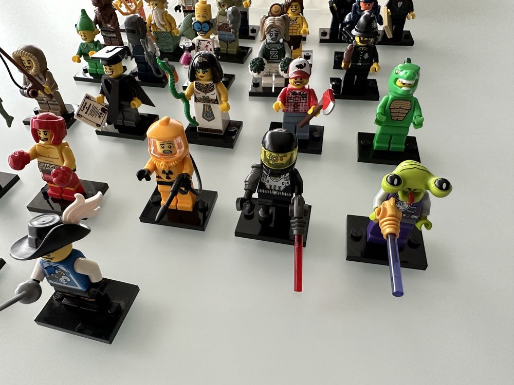 Lego Minifigures 28 figurek różne serie