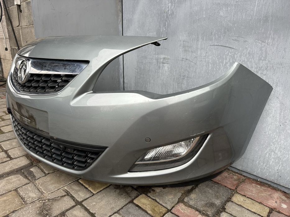 Бампер передний Opel Astra 2009-