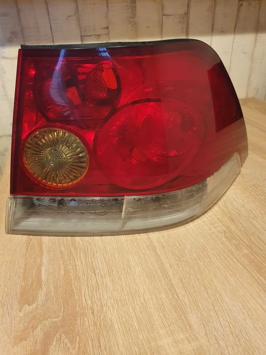 Lampa tył Opel Astra H sedan strona prawa