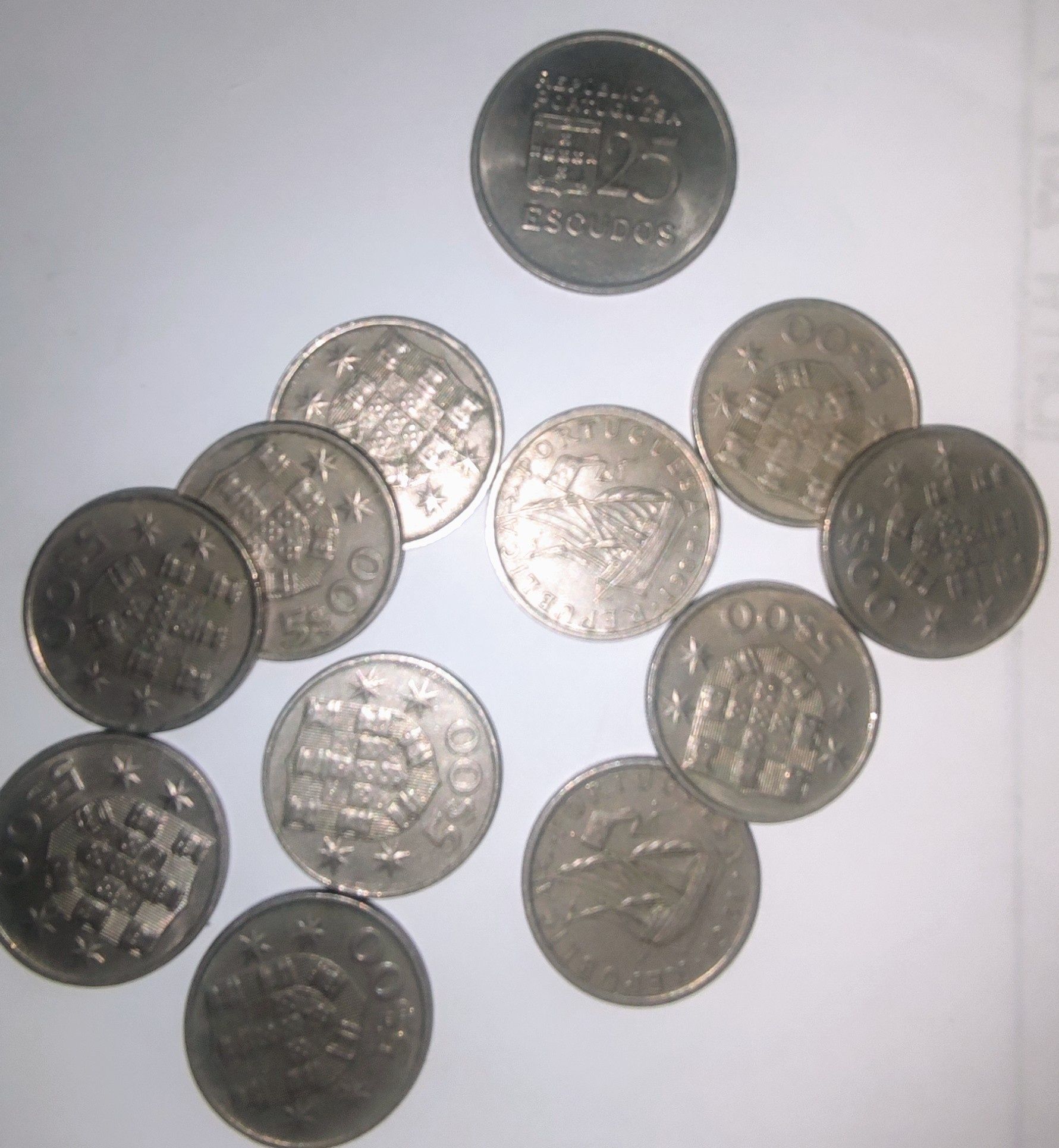 LOTE de 11 Moedas de 5 Escudos  e 1 de 25 escudos