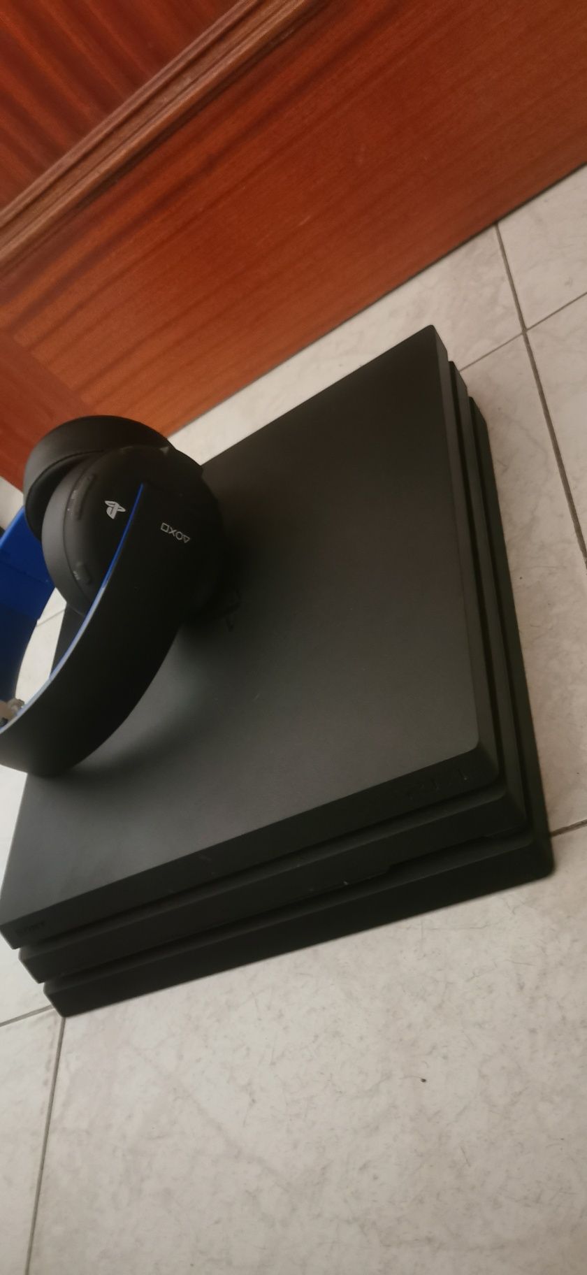 Ps4 pro como nova com fones