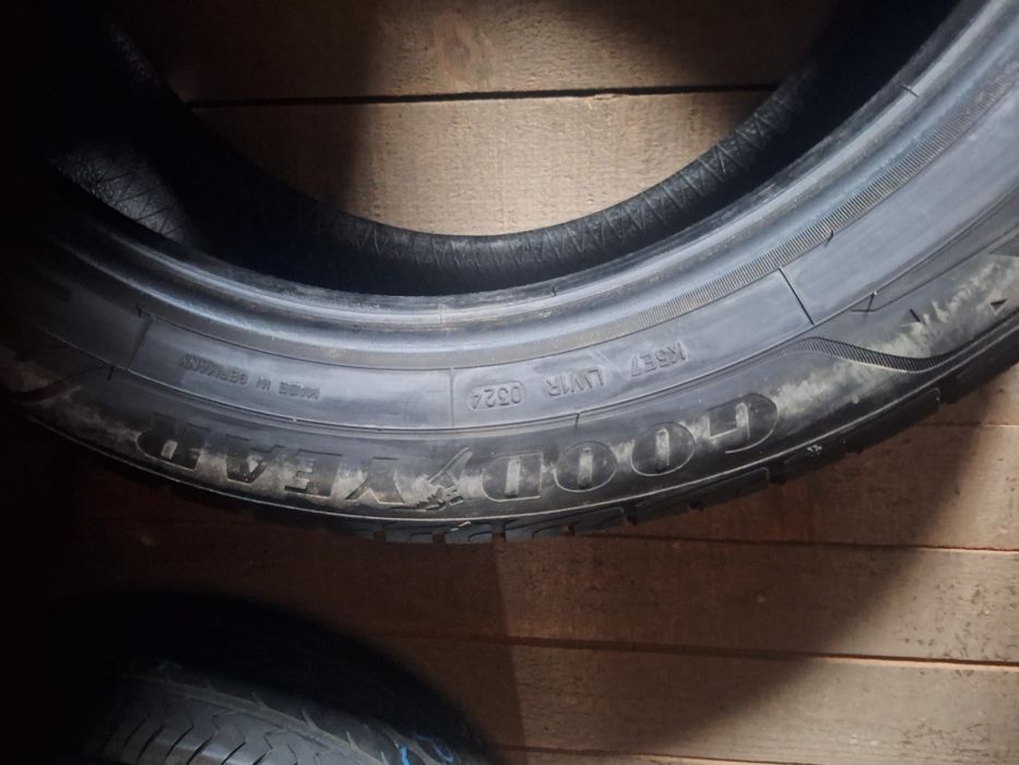 продам шини 235 55 19 GoodYear Gen-1 .в доброму стані 7 Мм протектора
