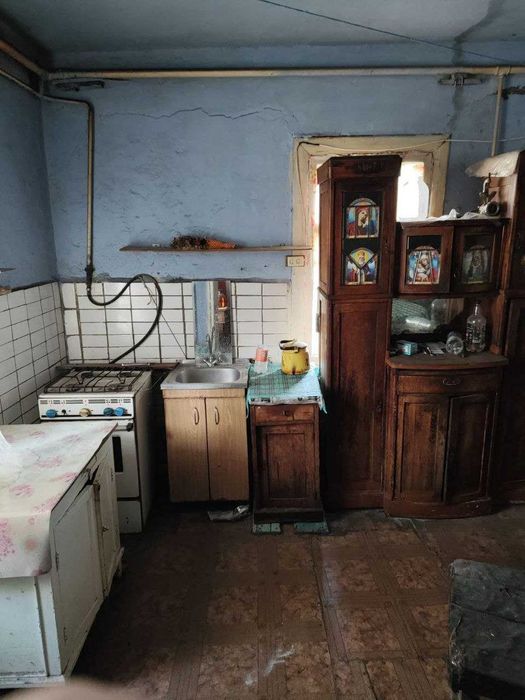 Продам дом с удобствами недалеко от метро Киевская.