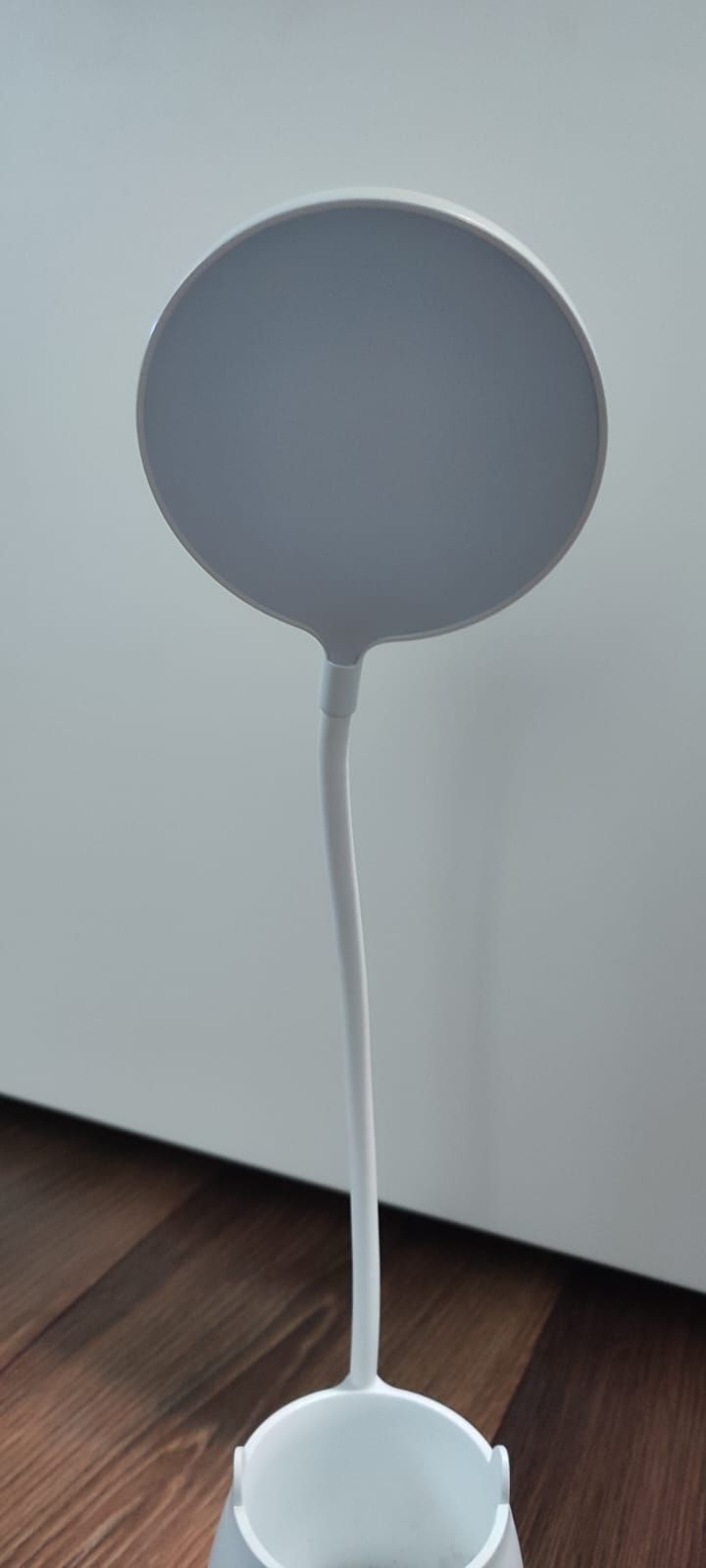 Lampa biurkowa LED z pojemnikiem