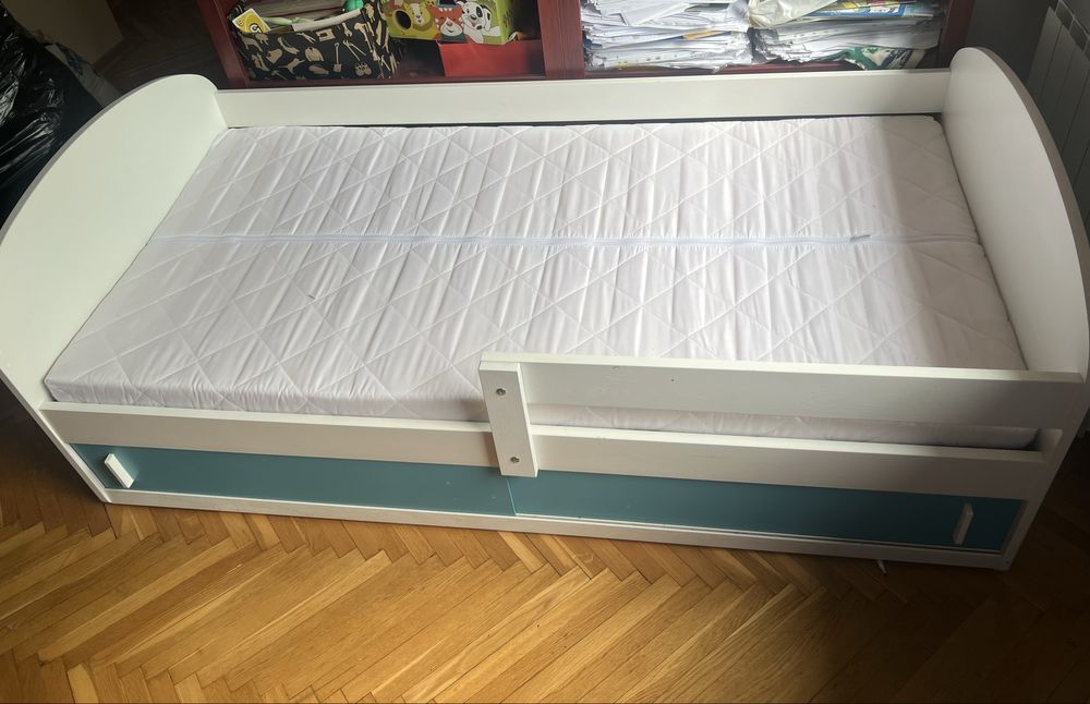 Łóżko dla dziecka z materacem spiderman